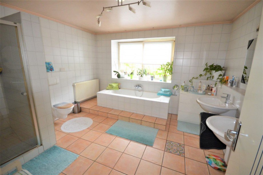 Haupthaus - Bad OG Mehrfamilienhaus H�ckelhoven-Baal