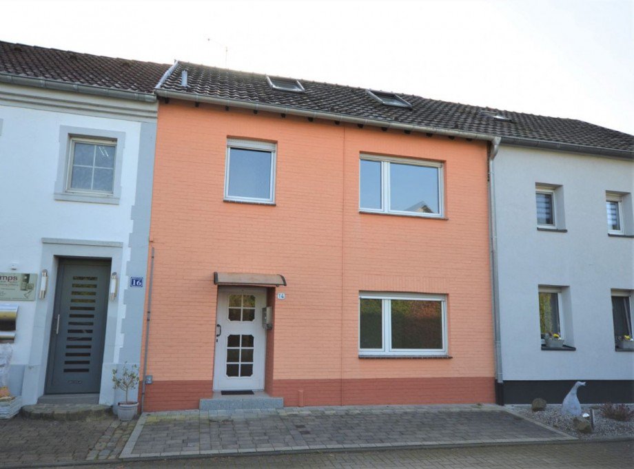 Front Zweifamilienhaus Wassenberg-Steinkirchen