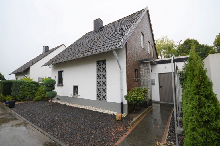 Front Wegberg-Merbeck Einfamilienhaus Freistehendes Einfamilienhaus mit Garten und Garage in Wegberg-Merbeck