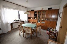OG Esszimmer mit Zugang zur Küche Bild 1 Modernisierungsbedürftiges Reihenmittelhaus in Mönchengladbach - Lürrip