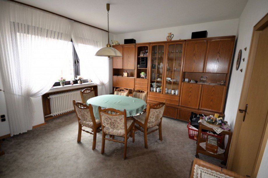 OG Esszimmer mit Zugang zur Küche Bild 1 Reihenmittelhaus Mönchengladbach