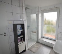 Bad 2. OG, Bild 2 Attraktive 3-Zimmer-Wohnung auf 2 Etagen in Wassenberg-Myhl