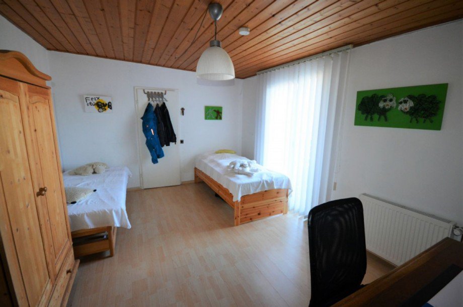 Zimmer 2 OG mit Zugang zum Balkon Bild 2 Einfamilienhaus M�nchengladbach