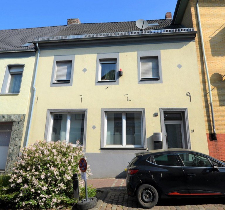 Front Wassenberg Maisonettewohnung 5-Zimmer-Wohnung mit altem Charme auf drei Etagen in modernisiertem Altbau in Wassenberg