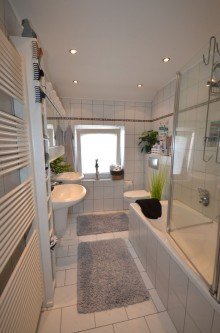 Badezimmer Einfamilienhaus zur Miete mit Innenhof und PKW-Stellplatz in Hückelhoven-Ratheim