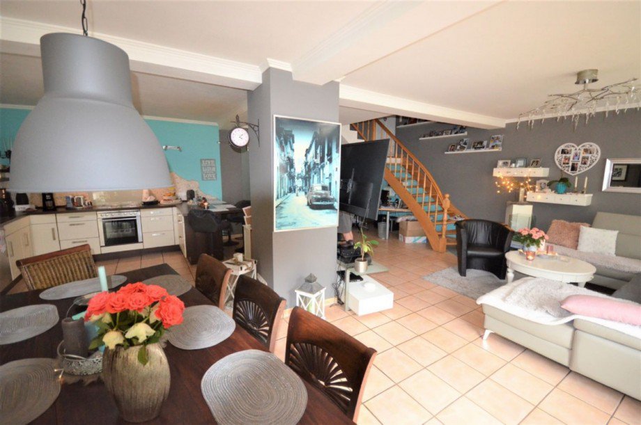 Haupthaus - Wohn-/Essbereich mit offener K�che EG Bild 3 Mehrfamilienhaus H�ckelhoven-Baal