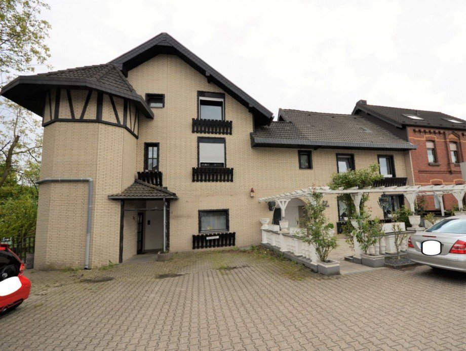 Front Mehrfamilienhaus H�ckelhoven-Doveren