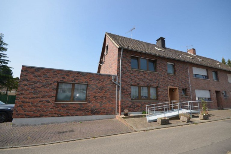 Front H�ckelhoven-Ratheim Etagenwohnung Modernisierte 4-Zimmer-Wohnung auf zwei Etagen in H�ckelhoven-Ratheim