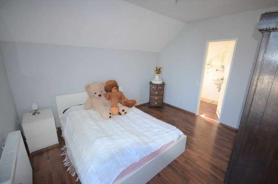 Zimmer 4 OG mit Bad en Suite Bild 1 Einfamilienhaus M�nchengladbach