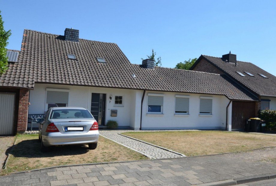 Front Einfamilienhaus Heinsberg-Schafhausen