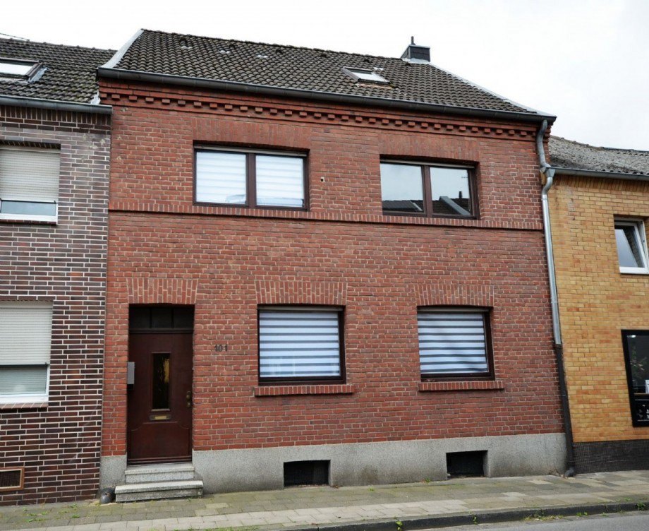 Front Reihenmittelhaus H�ckelhoven-Brachelen