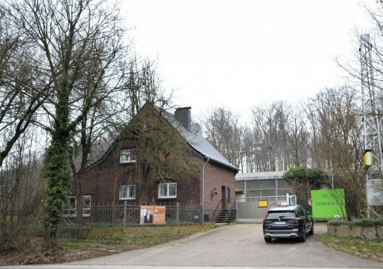 Front Hückelhoven-Doveren Einfamilienhaus Einfamilienhaus mit Werk- und Lagerhallen in Alleinlage von Hückelhoven-Doveren