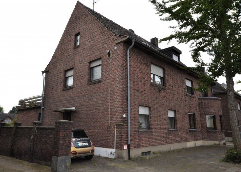 Front Hückelhoven Doppelhaush�lfte Modernisierungsbedürftige Doppelhaushälfte im Zentrum von Hückelhoven-Stadt