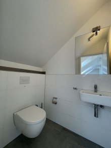 Gäste-WC Moderne 4-Zimmer-Wohnung mit Dachterrasse in der Ortsmitte von Wassenberg-Orsbeck