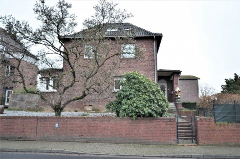 Front Wassenberg Einfamilienhaus Stilvolles Einfamilienhaus in zentrumsnaher Lage von Wassenberg