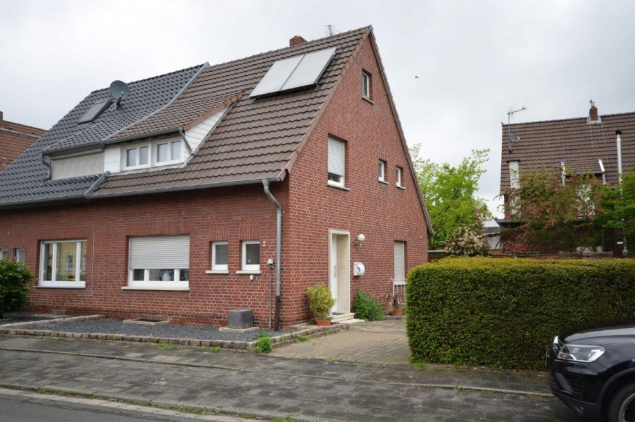 Front Doppelhaush�lfte H�ckelhoven-Ratheim