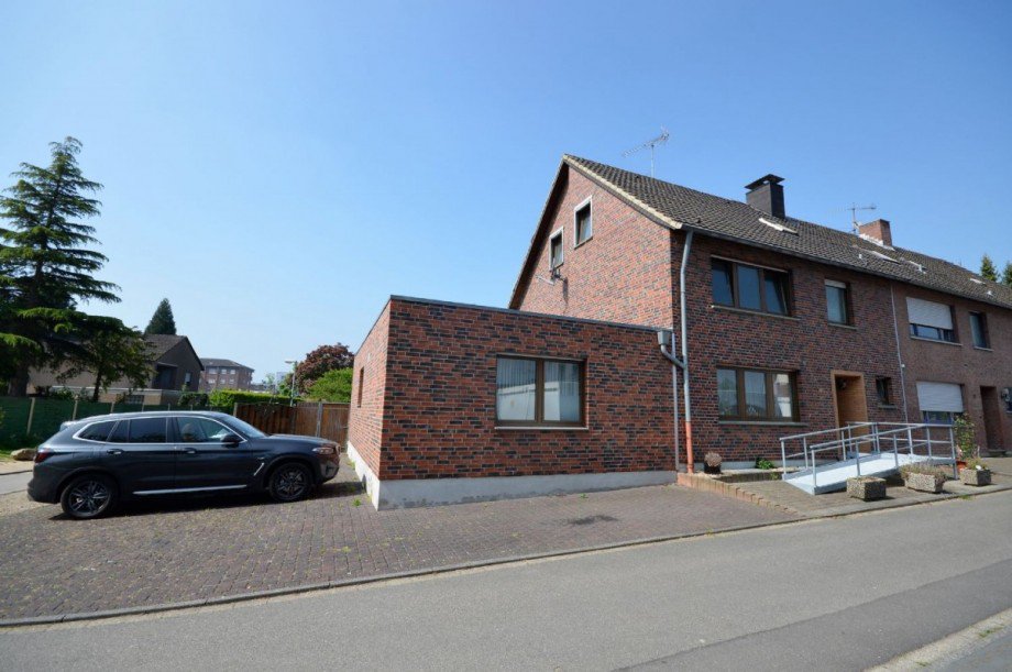 Front Zweifamilienhaus H�ckelhoven-Ratheim