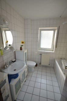Wohnung EG rechts - Badezimmer Für Kapitalanleger!  Solides Mehrfamilienhaus in Wassenberg-Myhl