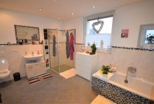 Badezimmer EG Gro�z�giges Ein-/Zweifamilienhaus im Ortskern von Wassenberg