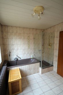 OG Badezimmer Bild 2 Großzügiges, gepflegtes Einfamilienhaus in Hückelhoven-Schaufenberg