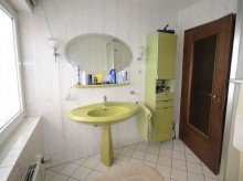 Badezimmer Bild 1 DG Kapitalanlage - Mehrfamilienhaus mit Ladenlokal in zentraler Lage von H�ckelhoven