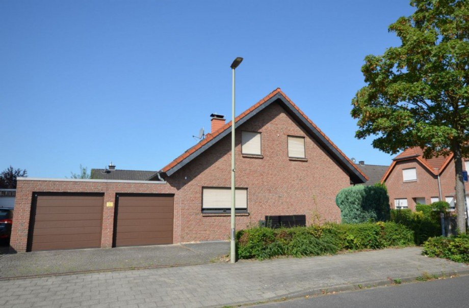 Front Zweifamilienhaus Erkelenz-Gerderath