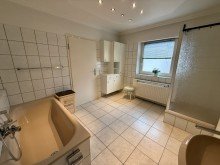 OG Badezimmer Bild 2 Gemütliches Einfamilienhaus - mit Garage und Innenhof in Geilenkirchen-Immendorf