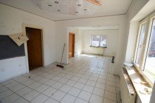 EG Wohn-/Essbereich (K�che m�glich) Sanierungsbed�rftiges Einfamilienhaus mit 5 Garagen und Baugrund in H�ckelhoven-Hilfarth