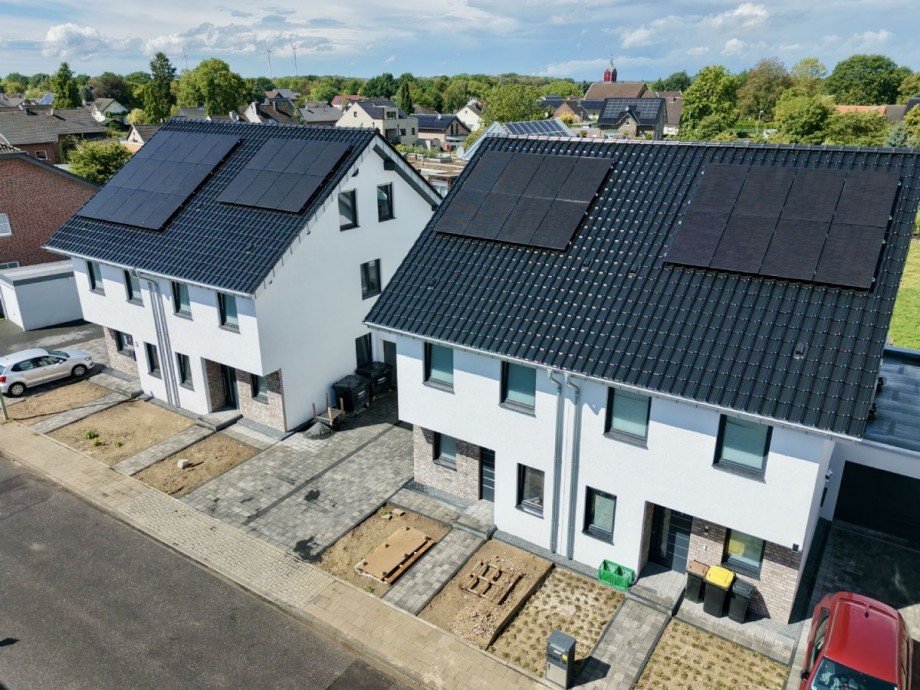 Frontansichten Bild 1 Doppelhaush�lfte Erkelenz-Granterath