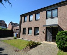 Frontansicht Ger�umiges Reihenendhaus in ruhiger Lage von Willich-Neersen