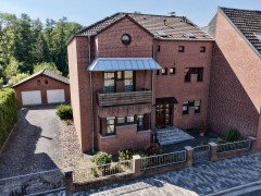 Hauptbild Großes Einfamilienhaus mit Doppelgarage auf großem Grundstück in der Ortsmitte von Hückelhoven-Ratheim