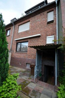 Außenbereich BIld 2 Modernisierungsbedürftiges Reihenmittelhaus in Mönchengladbach - Lürrip