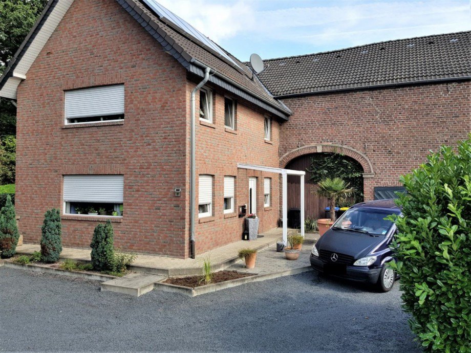 Eingang zum Haupthaus Mehrfamilienhaus H�ckelhoven-Baal
