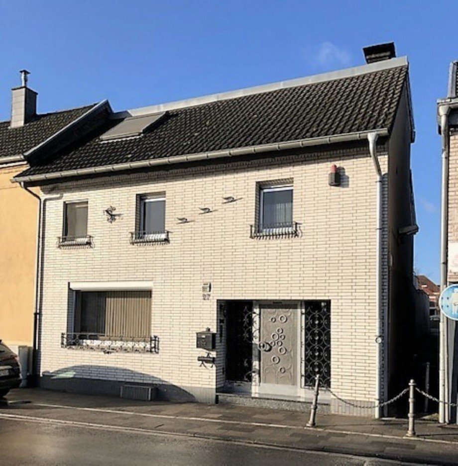 Front Einfamilienhaus H�ckelhoven