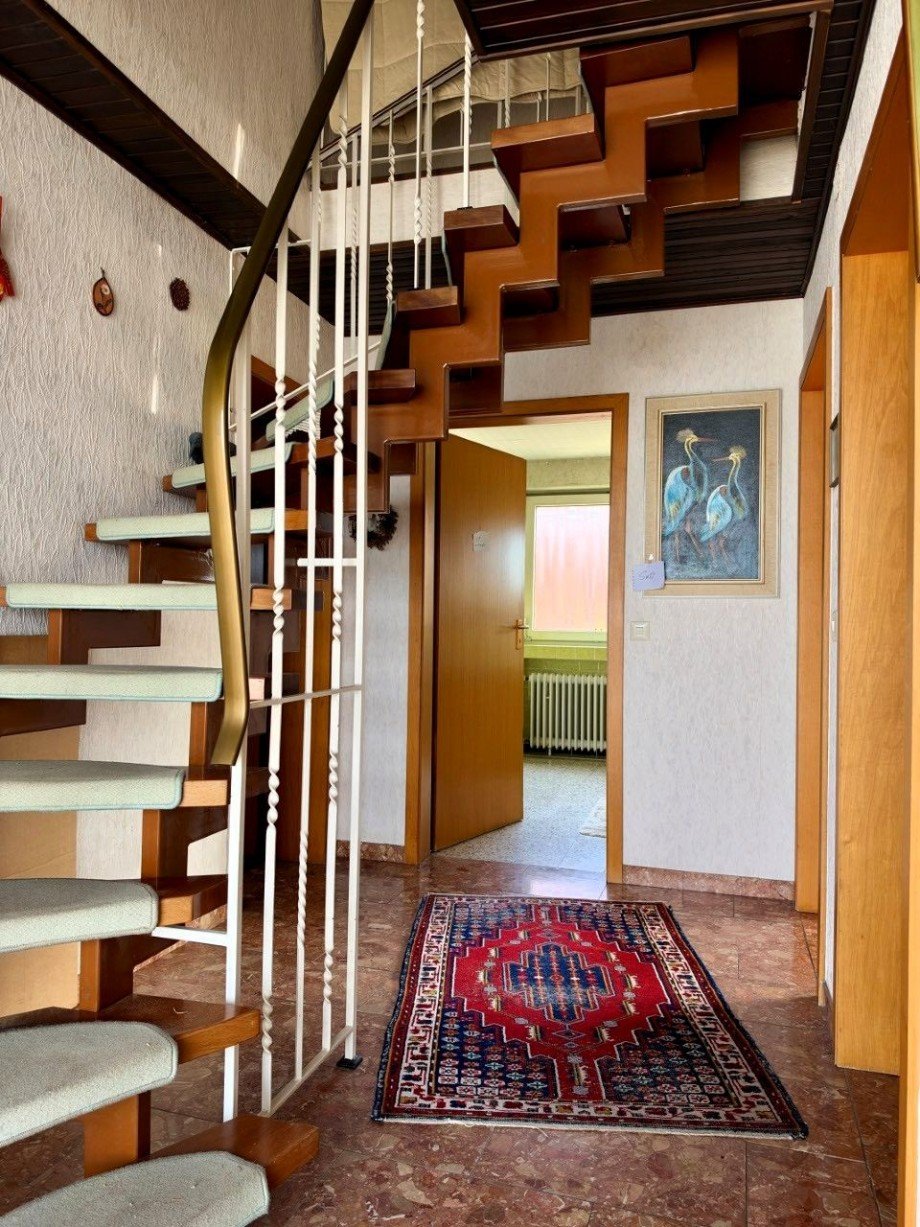 OG Flur mit Treppe ins DG Einfamilienhaus Hückelhoven