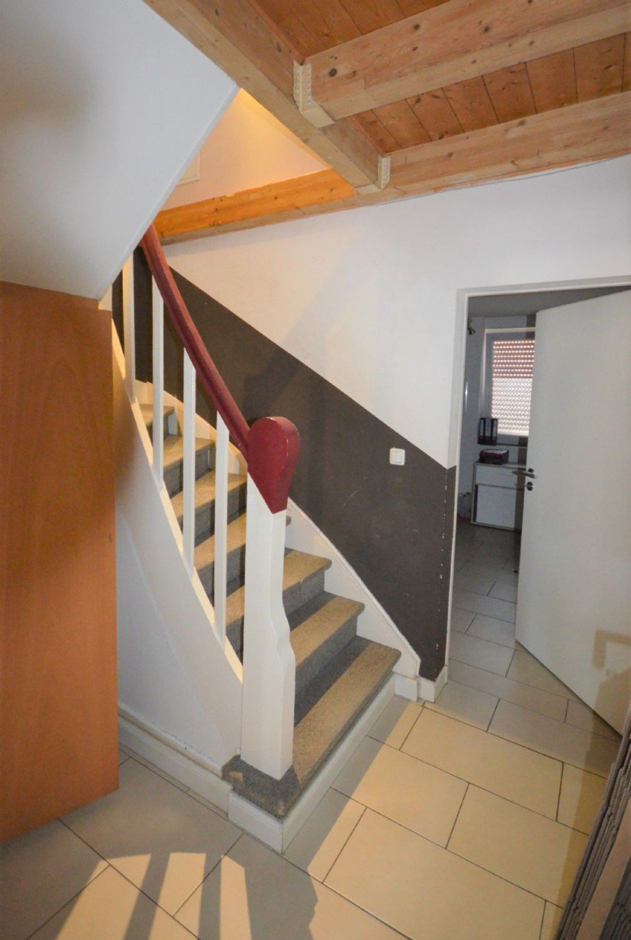 Flur 1. OG und Treppe zum 2. OG Maisonettewohnung Wassenberg