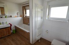 Badezimmer Bild 1 Einziehen und Wohlf�hlen! Komplett modernisiertes Einfamilienhaus in ruhiger Lage von H�ckelhoven