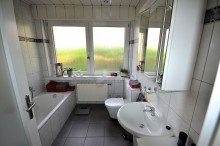 Wohneinheit links - OG Badezimmer Solides Zweifamilienhaus als Mehrgenerationenhaus oder Kapitalanlage in Hückelhoven-Baal