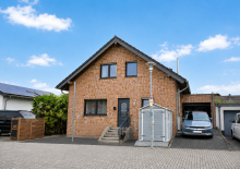  Großzügiges Ein-/Zweifamilienhaus  in ruhiger Lage von Erkelenz-Venrath