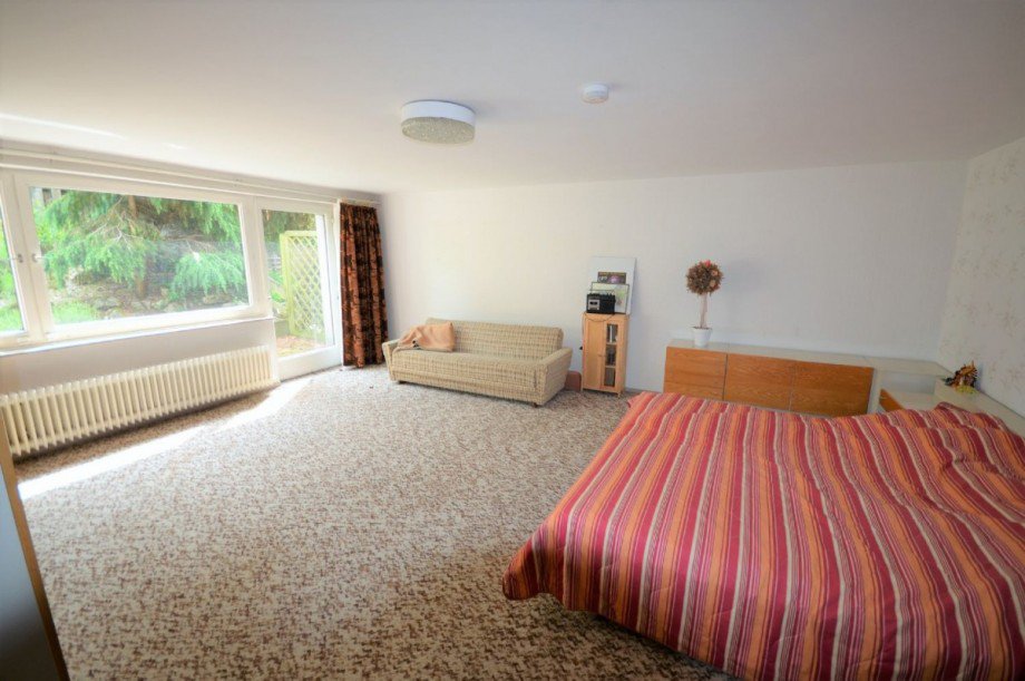 Zimmer mit Ankleidebereich im Souterrain Bild 1 Einfamilienhaus H�ckelhoven-Baal