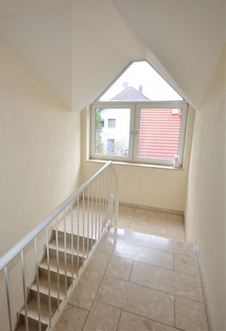 Treppenhaus Bild 1 Dachgeschosswohnung Erkelenz-Hetzerath