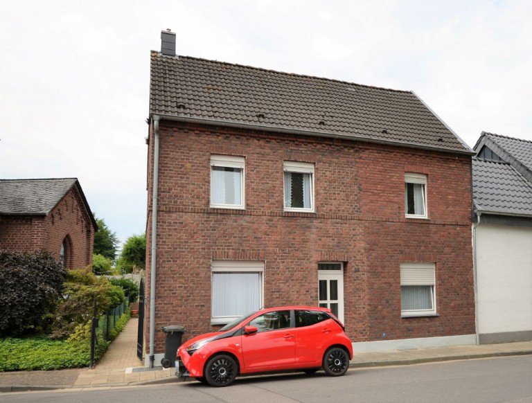 Front Erkelenz Einfamilienhaus Einfamilienhaus f�r den Handwerker in l�ndlicher Lage von Erkelenz-Kleinsbouslar