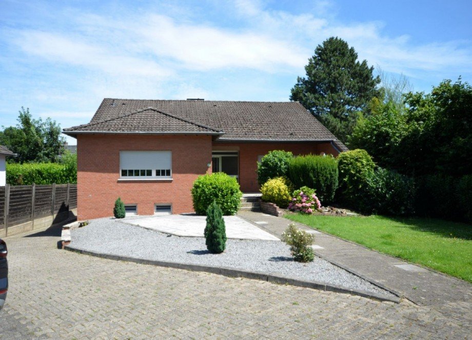 Front Einfamilienhaus Hückelhoven