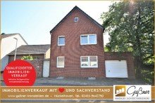 Front Sanierungsbed�rftiges Einfamilienhaus auf sch�nem Grundst�ck in ruhiger Lage von Erkelenz-Hetzerath