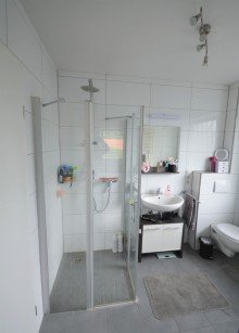 Bad 1. OG, Bild 2 Attraktive 3-Zimmer-Wohnung auf 2 Etagen in Wassenberg-Myhl