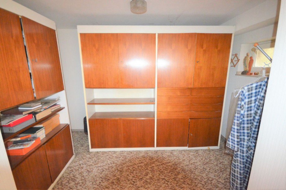 Zimmer mit Ankleidebereich im Souterrain Bild 2 Einfamilienhaus H�ckelhoven-Baal