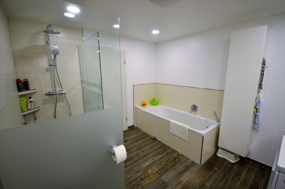 Badezimmer Bild 1 Etagenwohnung H�ckelhoven - Doveren