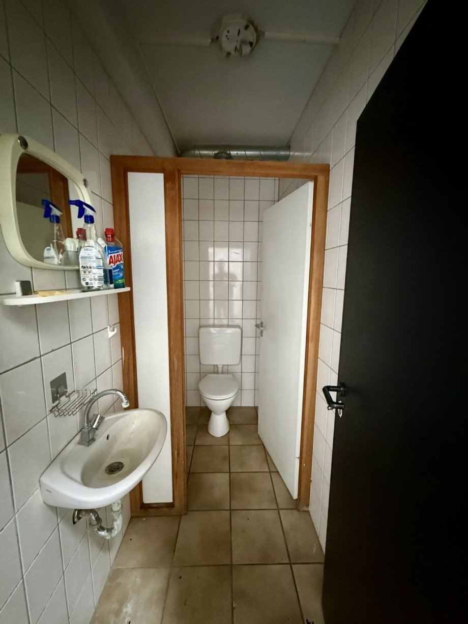 EG _ Sanitärbereich Bild 2 Einzelhandel Erkelenz