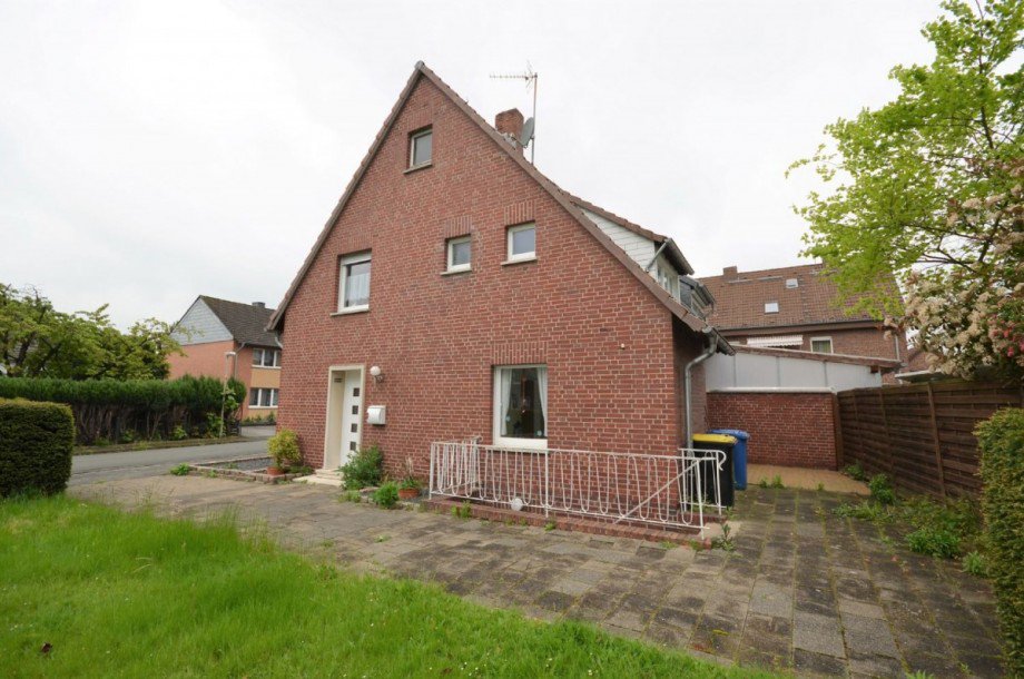 Au�enbereich Bild 2 Doppelhaush�lfte H�ckelhoven-Ratheim