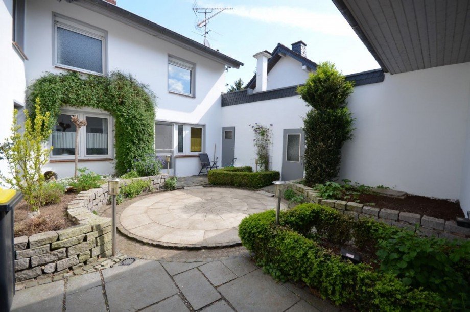 Blick in den Innenhof Bild 2 Zweifamilienhaus Heinsberg-Porselen